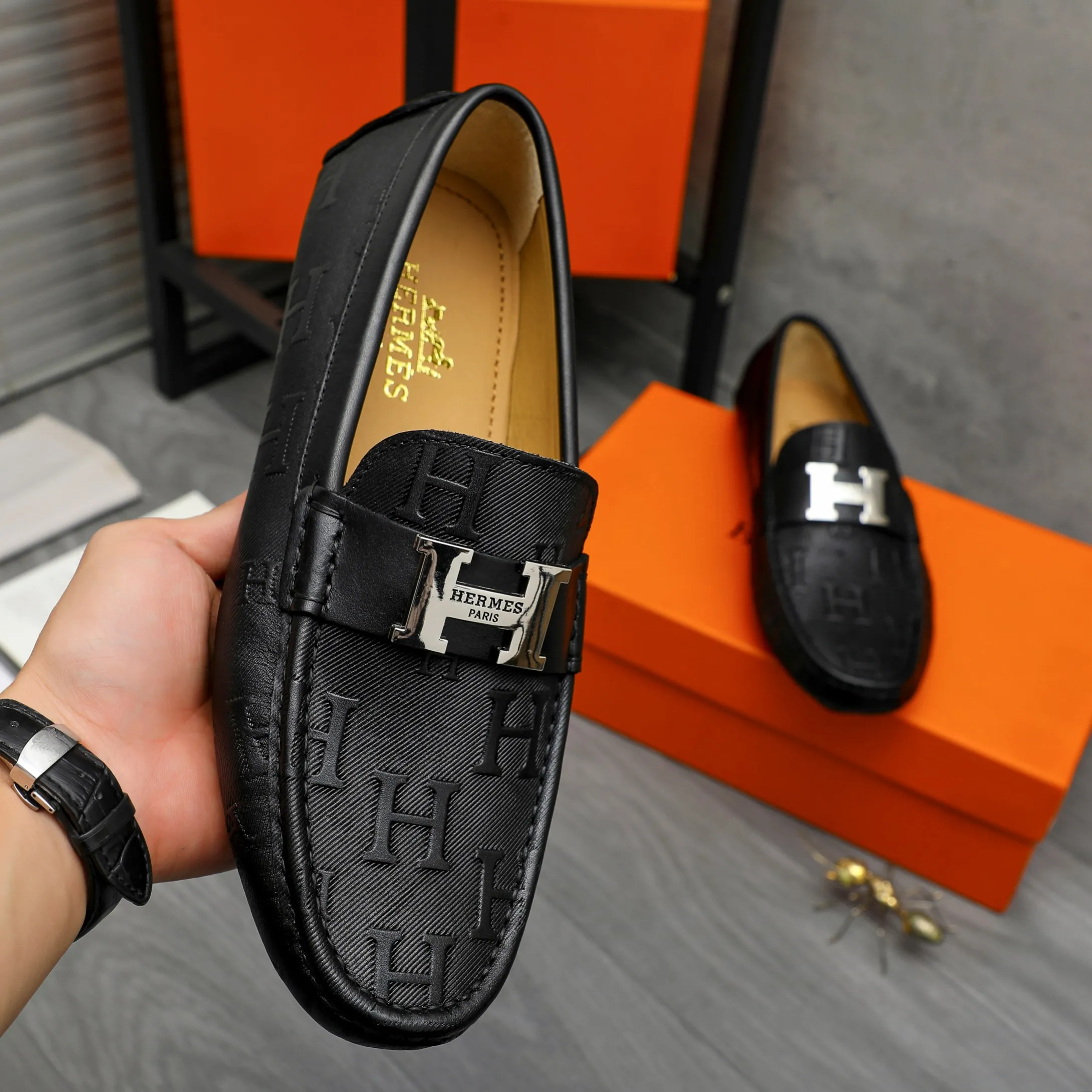 Men's shoes 💰p420 Product trademark: HERMES "Hermes" casual slip-on men's shoes Regular size: 38-44 Product materials: Selected embossed cowhide upper, sheepskin lining, original rubber outsole